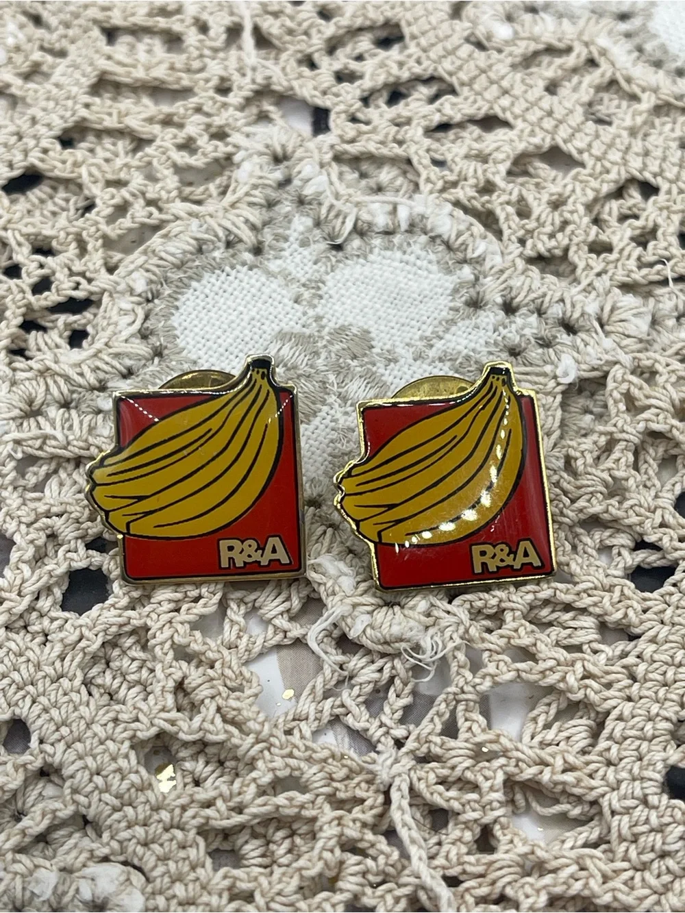R&A‎ banana pins